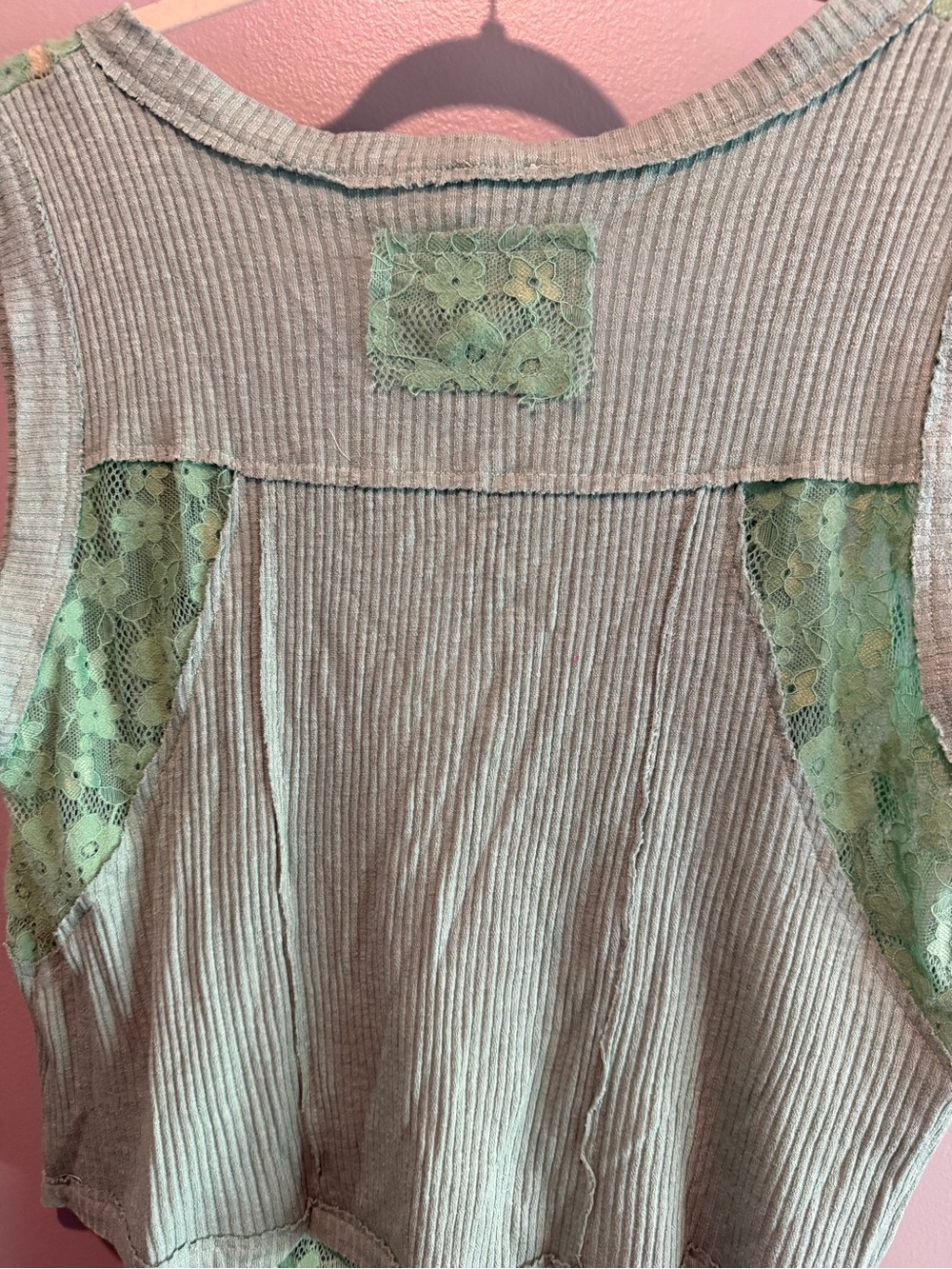 Green Lace-Panel Ribbed Tank Top - Picture 4 of 4